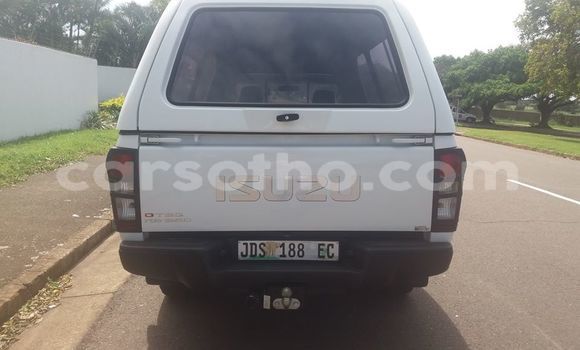 Sayi Na hannu Isuzu KB White Mota in Maseru a Maseru Sayi Na hannu Isuzu KB White Mota in Maseru a Maseru