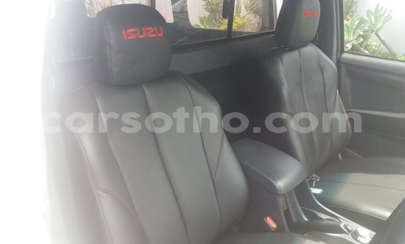 Sayi Na hannu Isuzu KB White Mota in Maseru a Maseru Sayi Na hannu Isuzu KB White Mota in Maseru a Maseru