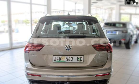 اشتري مستعمل Volkswagen Tiguan Beige سيارة في Maseru في Maseru اشتري مستعمل Volkswagen Tiguan Beige سيارة في Maseru في Maseru