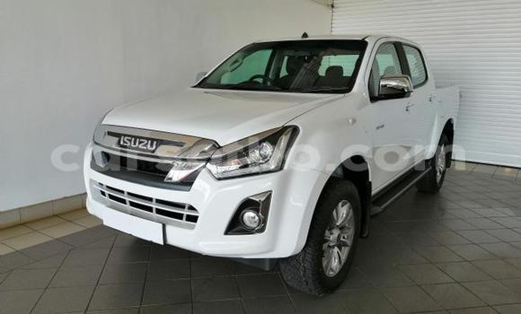 Sayi Na hannu Isuzu D–MAX White Mota in Maseru a Maseru Sayi Na hannu Isuzu D–MAX White Mota in Maseru a Maseru