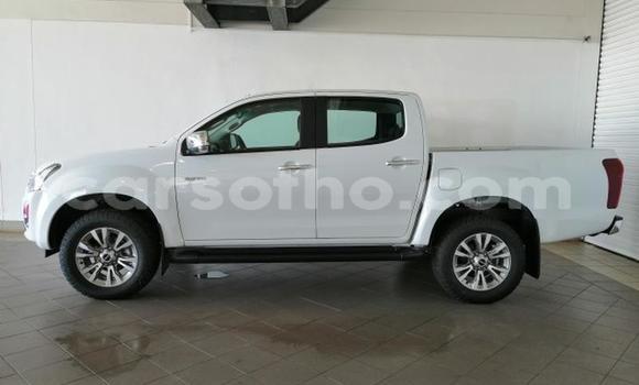 Sayi Na hannu Isuzu D–MAX White Mota in Maseru a Maseru Sayi Na hannu Isuzu D–MAX White Mota in Maseru a Maseru