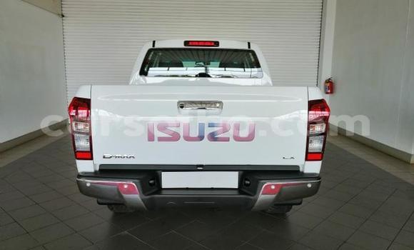 Sayi Na hannu Isuzu D–MAX White Mota in Maseru a Maseru Sayi Na hannu Isuzu D–MAX White Mota in Maseru a Maseru