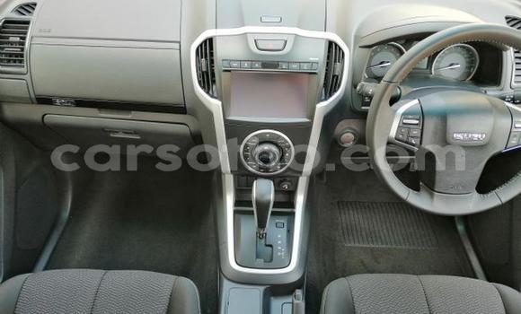 Sayi Na hannu Isuzu D–MAX White Mota in Maseru a Maseru Sayi Na hannu Isuzu D–MAX White Mota in Maseru a Maseru