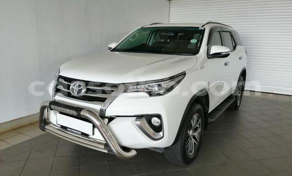 Sayi Na hannu Toyota Fortuner White Mota in Maseru a Maseru Sayi Na hannu Toyota Fortuner White Mota in Maseru a Maseru