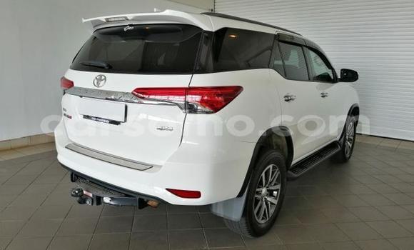 Sayi Na hannu Toyota Fortuner White Mota in Maseru a Maseru Sayi Na hannu Toyota Fortuner White Mota in Maseru a Maseru