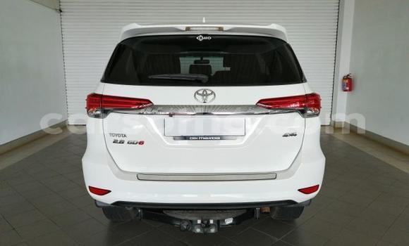 Sayi Na hannu Toyota Fortuner White Mota in Maseru a Maseru Sayi Na hannu Toyota Fortuner White Mota in Maseru a Maseru