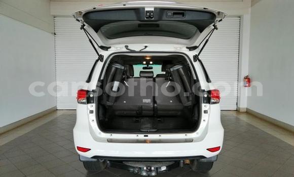 Sayi Na hannu Toyota Fortuner White Mota in Maseru a Maseru Sayi Na hannu Toyota Fortuner White Mota in Maseru a Maseru