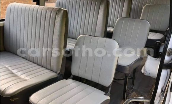 Buy Used Toyota Hiace White Car in Maseru in Maseru Buy Used Toyota Hiace White Car in Maseru in Maseru