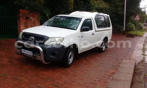Sayi Na hannu Toyota Hilux White Mota in Maseru a Maseru Sayi Na hannu Toyota Hilux White Mota in Maseru a Maseru