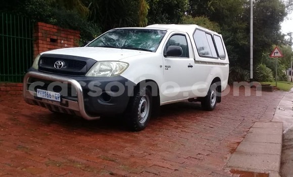 Sayi Na hannu Toyota Hilux White Mota in Maseru a Maseru Sayi Na hannu Toyota Hilux White Mota in Maseru a Maseru