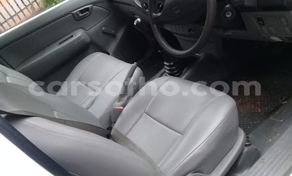 Sayi Na hannu Toyota Hilux White Mota in Maseru a Maseru Sayi Na hannu Toyota Hilux White Mota in Maseru a Maseru