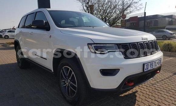 Acheter Occasion Voiture Jeep Grand Cherokee SRT8 Blanc à Maseru, Maseru Acheter Occasion Voiture Jeep Grand Cherokee SRT8 Blanc à Maseru, Maseru