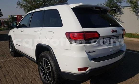 Acheter Occasion Voiture Jeep Grand Cherokee SRT8 Blanc à Maseru, Maseru Acheter Occasion Voiture Jeep Grand Cherokee SRT8 Blanc à Maseru, Maseru