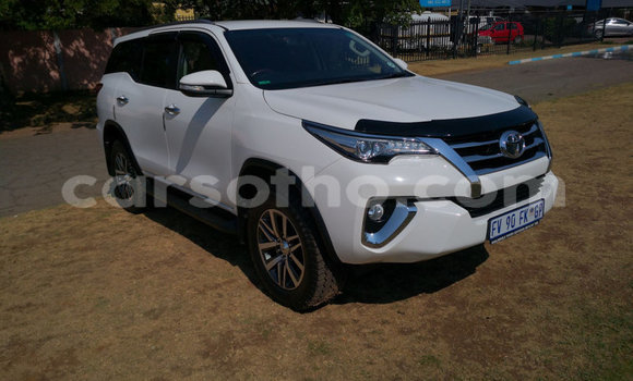 Acheter Occasion Voiture Toyota Fortuner Blanc à Butha–Buthe, Thaba-Tseka Acheter Occasion Voiture Toyota Fortuner Blanc à Butha–Buthe, Thaba-Tseka