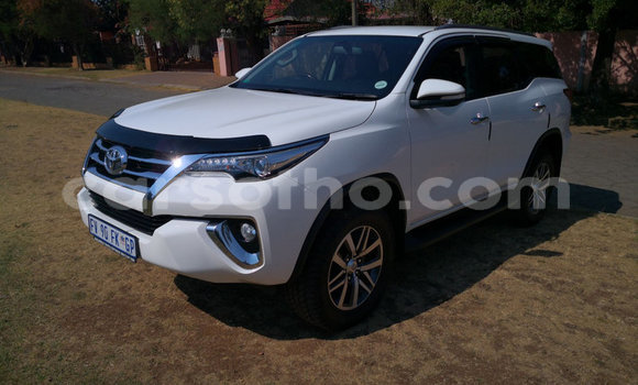 Acheter Occasion Voiture Toyota Fortuner Blanc à Butha–Buthe, Thaba-Tseka Acheter Occasion Voiture Toyota Fortuner Blanc à Butha–Buthe, Thaba-Tseka