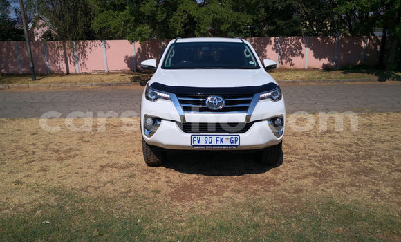 Acheter Occasion Voiture Toyota Fortuner Blanc à Butha–Buthe, Thaba-Tseka Acheter Occasion Voiture Toyota Fortuner Blanc à Butha–Buthe, Thaba-Tseka