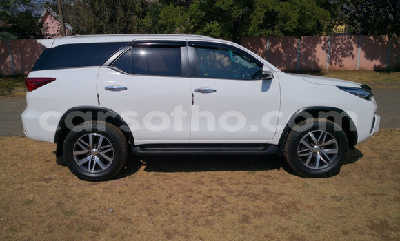 Acheter Occasion Voiture Toyota Fortuner Blanc à Butha–Buthe, Thaba-Tseka Acheter Occasion Voiture Toyota Fortuner Blanc à Butha–Buthe, Thaba-Tseka