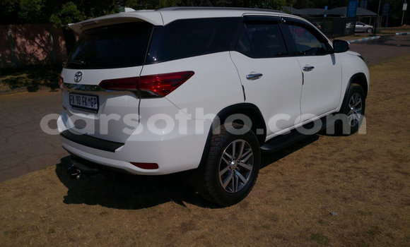 Acheter Occasion Voiture Toyota Fortuner Blanc à Butha–Buthe, Thaba-Tseka Acheter Occasion Voiture Toyota Fortuner Blanc à Butha–Buthe, Thaba-Tseka
