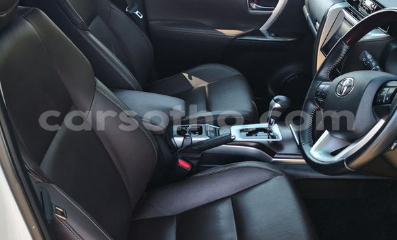 Acheter Occasion Voiture Toyota Fortuner Blanc à Butha–Buthe, Thaba-Tseka Acheter Occasion Voiture Toyota Fortuner Blanc à Butha–Buthe, Thaba-Tseka
