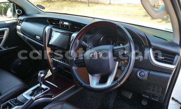 Acheter Occasion Voiture Toyota Fortuner Blanc à Butha–Buthe, Thaba-Tseka Acheter Occasion Voiture Toyota Fortuner Blanc à Butha–Buthe, Thaba-Tseka