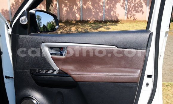 Acheter Occasion Voiture Toyota Fortuner Blanc à Butha–Buthe, Thaba-Tseka Acheter Occasion Voiture Toyota Fortuner Blanc à Butha–Buthe, Thaba-Tseka