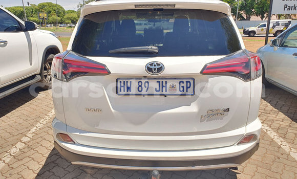 Sayi Na hannu Toyota RAV4 White Mota in Butha–Buthe a Thaba-Tseka Sayi Na hannu Toyota RAV4 White Mota in Butha–Buthe a Thaba-Tseka
