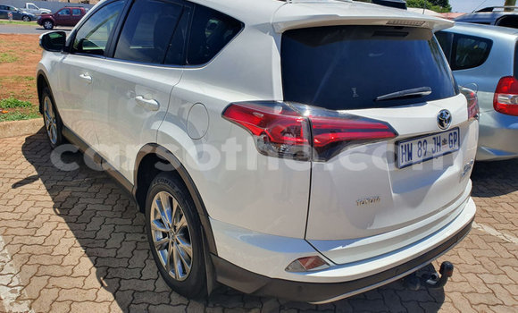 Sayi Na hannu Toyota RAV4 White Mota in Butha–Buthe a Thaba-Tseka Sayi Na hannu Toyota RAV4 White Mota in Butha–Buthe a Thaba-Tseka