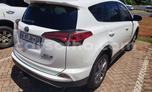 Sayi Na hannu Toyota RAV4 White Mota in Butha–Buthe a Thaba-Tseka Sayi Na hannu Toyota RAV4 White Mota in Butha–Buthe a Thaba-Tseka