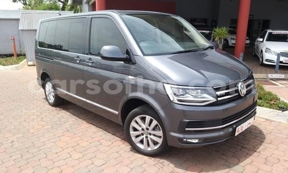 Sayi Na hannu Volkswagen Caravelle Black Mota in Hlotse a Leribe Sayi Na hannu Volkswagen Caravelle Black Mota in Hlotse a Leribe