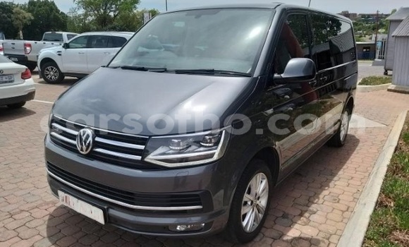 Sayi Na hannu Volkswagen Caravelle Black Mota in Hlotse a Leribe Sayi Na hannu Volkswagen Caravelle Black Mota in Hlotse a Leribe