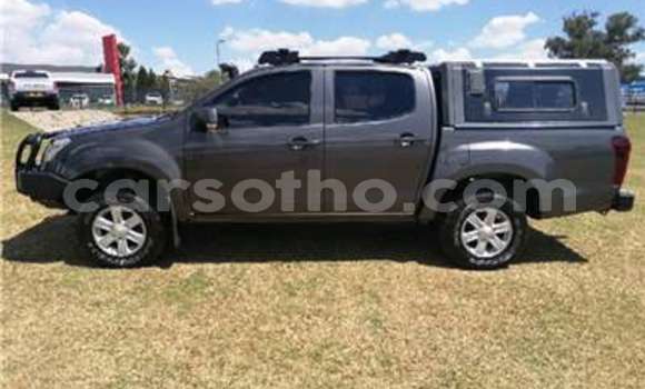 Sayi Na hannu Isuzu KB Black Mota in Maseru a Maseru Sayi Na hannu Isuzu KB Black Mota in Maseru a Maseru
