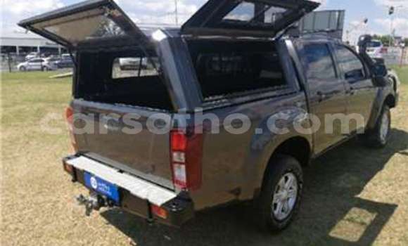 Sayi Na hannu Isuzu KB Black Mota in Maseru a Maseru Sayi Na hannu Isuzu KB Black Mota in Maseru a Maseru