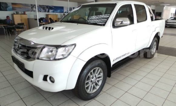 Sayi Na hannu Toyota Hilux White Mota in Maseru a Maseru Sayi Na hannu Toyota Hilux White Mota in Maseru a Maseru