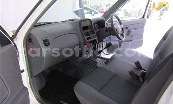 Acheter Occasion Voiture Nissan NP 300 Vert à Maseru, Maseru Acheter Occasion Voiture Nissan NP 300 Vert à Maseru, Maseru
