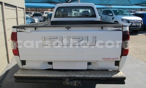 Acheter Occasion Voiture Isuzu KB Vert à Maseru, Maseru Acheter Occasion Voiture Isuzu KB Vert à Maseru, Maseru