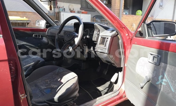 Sayi Na hannu Mazda 323 Red Mota in Maseru a Maseru Sayi Na hannu Mazda 323 Red Mota in Maseru a Maseru
