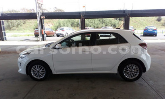 Sayi Na hannu Kia Rio White Mota in Maseru a Maseru Sayi Na hannu Kia Rio White Mota in Maseru a Maseru
