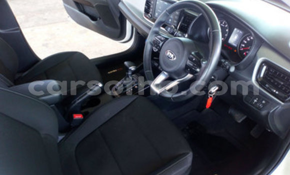 Sayi Na hannu Kia Rio White Mota in Maseru a Maseru Sayi Na hannu Kia Rio White Mota in Maseru a Maseru