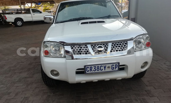Buy Used Nissan NP 300 Green Car in Maputsoa in Leribe Buy Used Nissan NP 300 Green Car in Maputsoa in Leribe