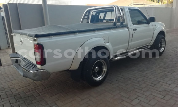 Buy Used Nissan NP 300 Green Car in Maputsoa in Leribe Buy Used Nissan NP 300 Green Car in Maputsoa in Leribe