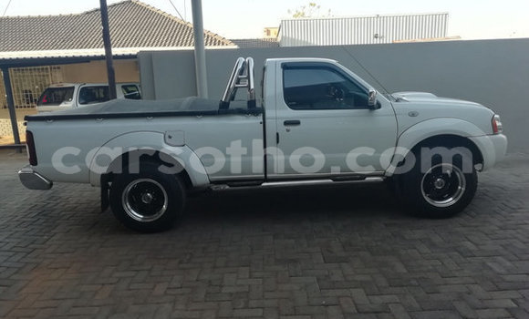 Buy Used Nissan NP 300 Green Car in Maputsoa in Leribe Buy Used Nissan NP 300 Green Car in Maputsoa in Leribe