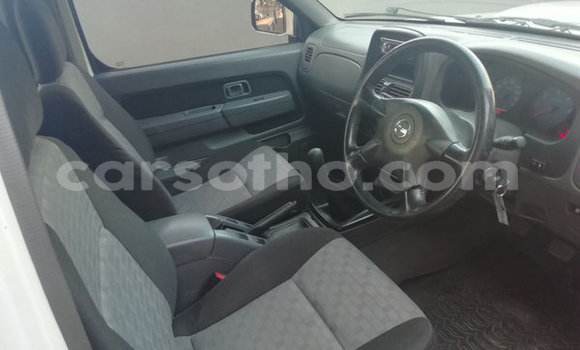 Buy Used Nissan NP 300 Green Car in Maputsoa in Leribe Buy Used Nissan NP 300 Green Car in Maputsoa in Leribe