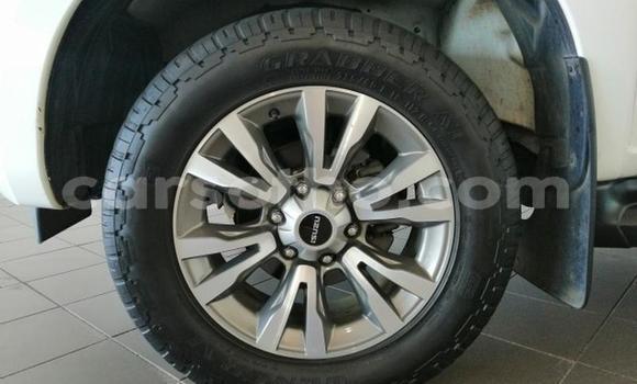 Sayi Na hannu Isuzu D–MAX White Mota in Maseru a Maseru Sayi Na hannu Isuzu D–MAX White Mota in Maseru a Maseru