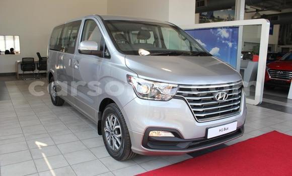 Sayi Na hannu Hyundai H1 Silver Mota in Maseru a Maseru Sayi Na hannu Hyundai H1 Silver Mota in Maseru a Maseru