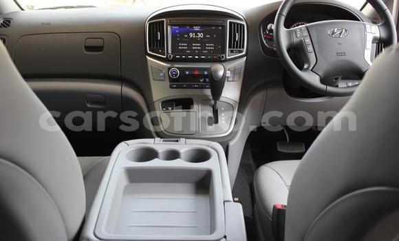 Sayi Na hannu Hyundai H1 Silver Mota in Maseru a Maseru Sayi Na hannu Hyundai H1 Silver Mota in Maseru a Maseru