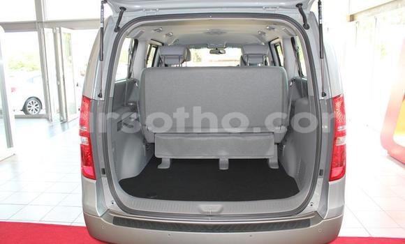 Sayi Na hannu Hyundai H1 Silver Mota in Maseru a Maseru Sayi Na hannu Hyundai H1 Silver Mota in Maseru a Maseru