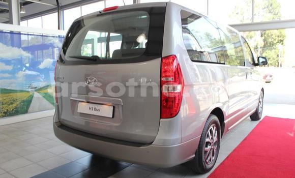 Sayi Na hannu Hyundai H1 Silver Mota in Maseru a Maseru Sayi Na hannu Hyundai H1 Silver Mota in Maseru a Maseru