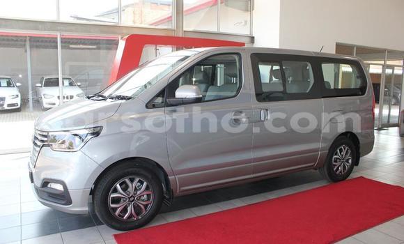 Sayi Na hannu Hyundai H1 Silver Mota in Maseru a Maseru Sayi Na hannu Hyundai H1 Silver Mota in Maseru a Maseru