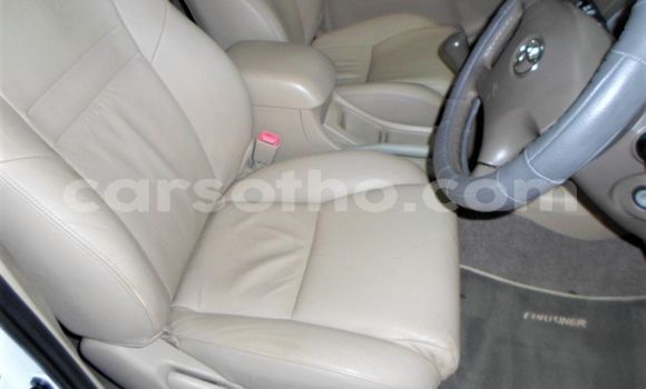 Sayi Na hannu Toyota Fortuner White Mota in Maseru a Maseru Sayi Na hannu Toyota Fortuner White Mota in Maseru a Maseru