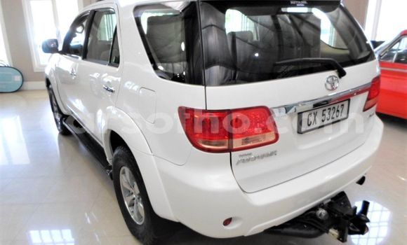 Sayi Na hannu Toyota Fortuner White Mota in Maseru a Maseru Sayi Na hannu Toyota Fortuner White Mota in Maseru a Maseru